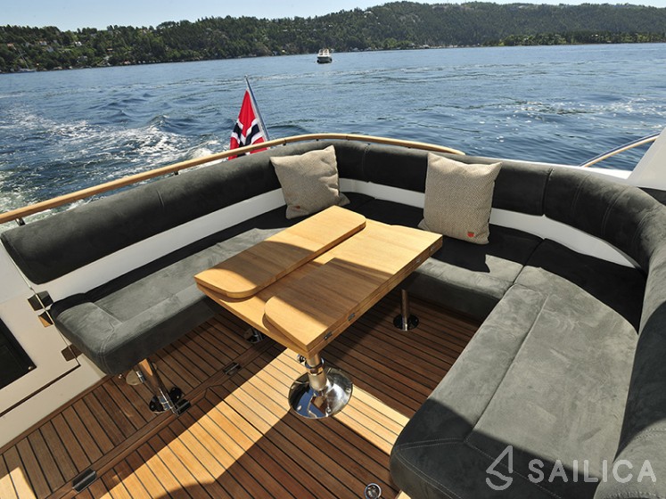 Marex 375 - Yacht Charter Sailica