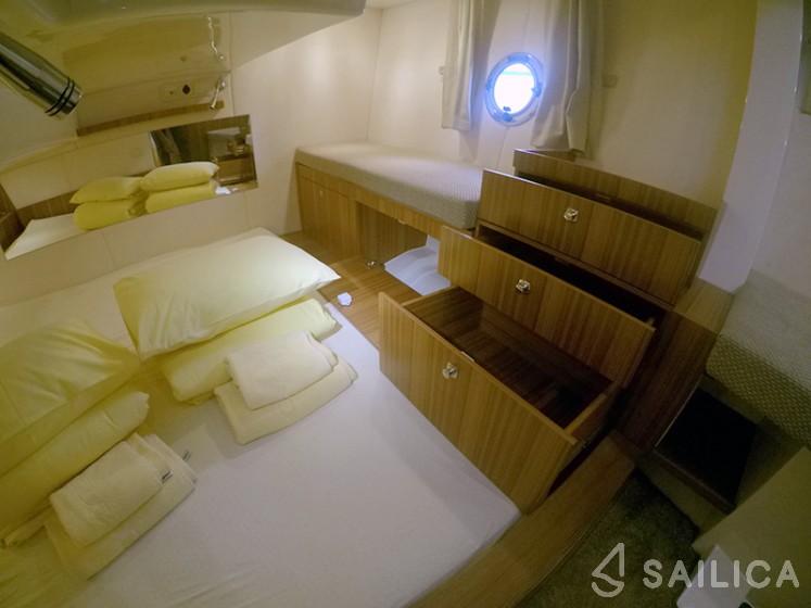 Marex 375 - Yacht Charter Sailica