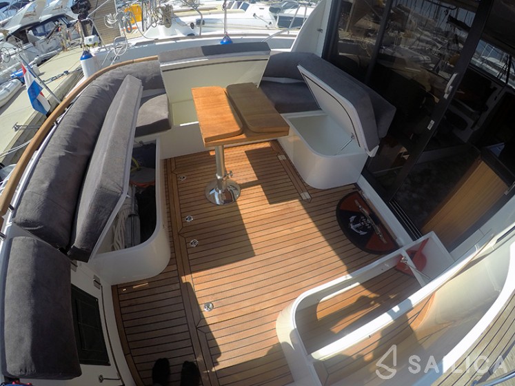 Marex 375 - Yacht Charter Sailica