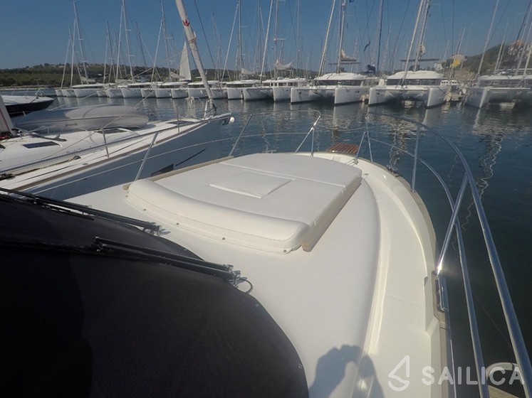 Marex 375 - Yacht Charter Sailica
