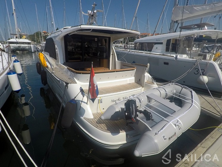 Marex 375 - Yacht Charter Sailica