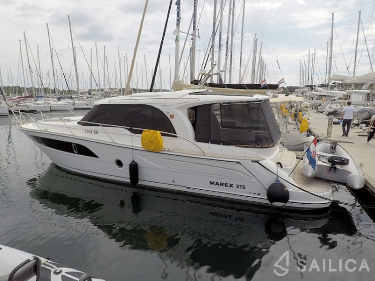 Marex 375 - Yacht Charter Sailica