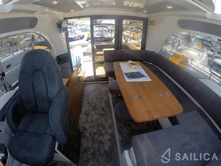 Marex 375 - Yacht Charter Sailica