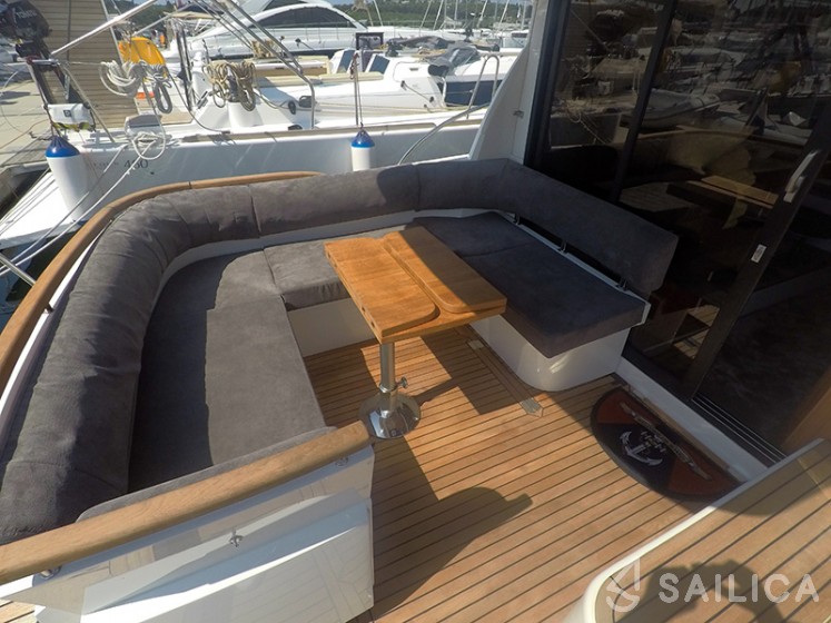 Marex 375 - Yacht Charter Sailica
