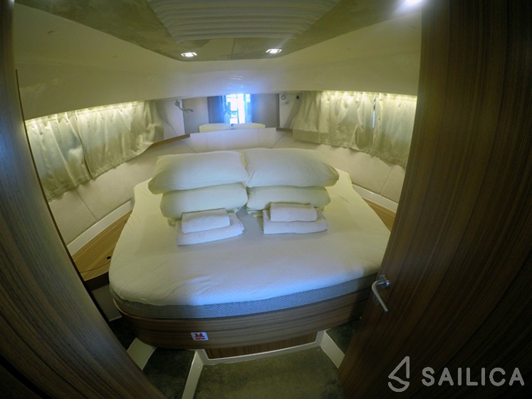 Marex 375 - Yacht Charter Sailica