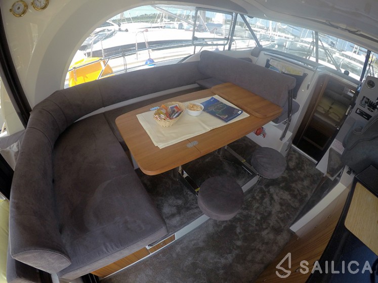 Marex 375 - Yacht Charter Sailica
