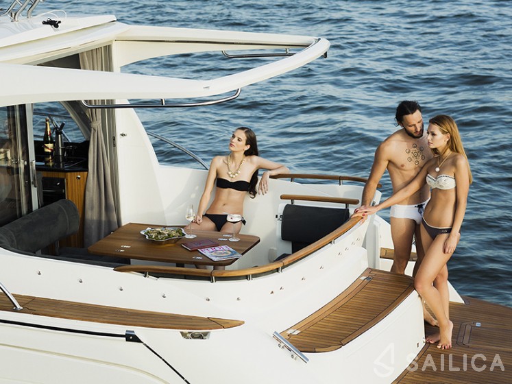 Marex 375 - Yacht Charter Sailica