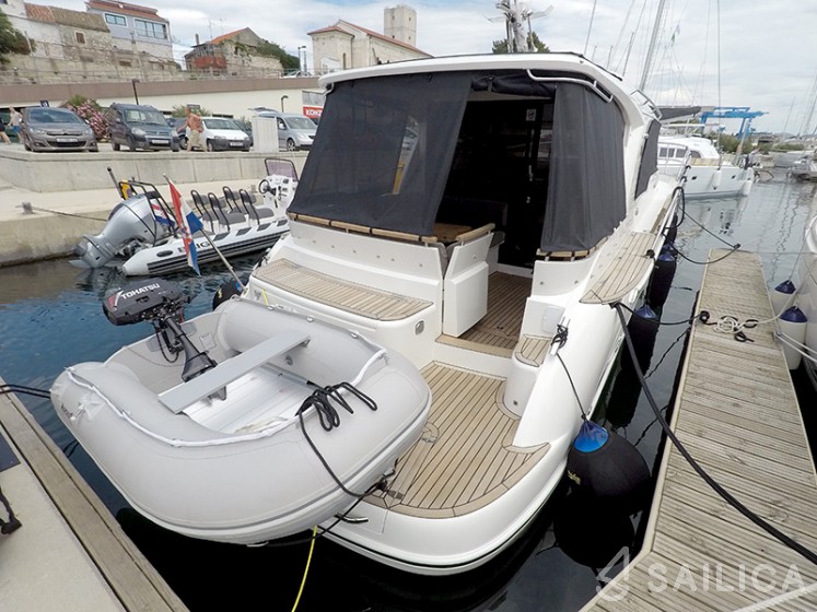 Marex 375 - Yacht Charter Sailica