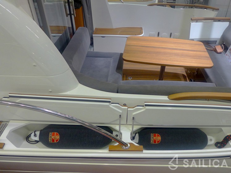 Marex 375 - Yacht Charter Sailica