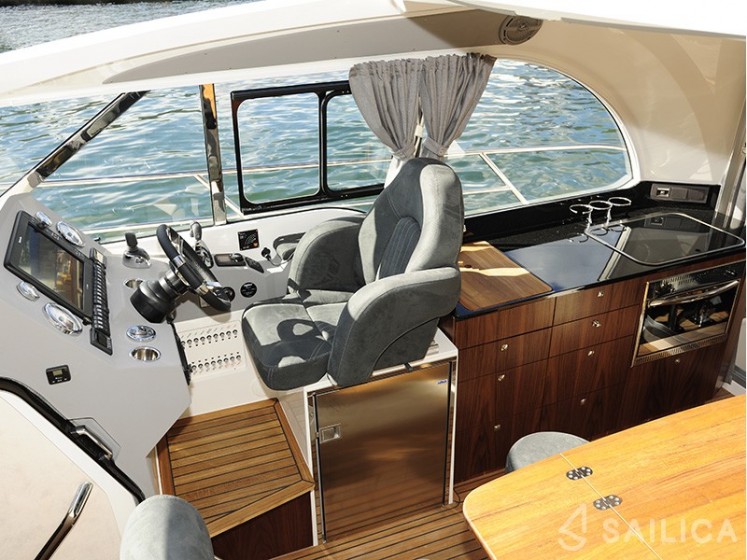 Marex 375 - Yacht Charter Sailica