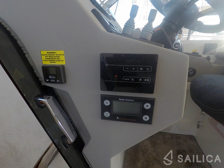 Marex 375 - Yacht Charter Sailica