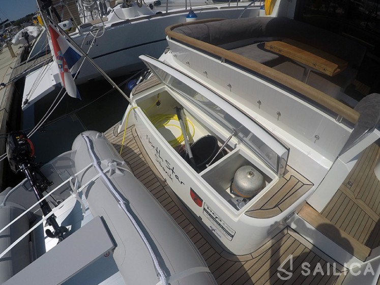 Marex 375 - Yacht Charter Sailica