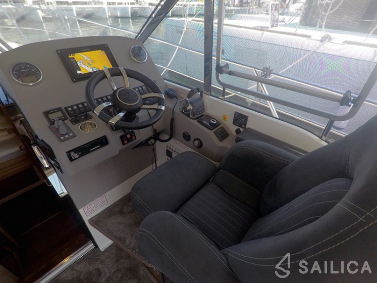 Marex 375 - Yacht Charter Sailica