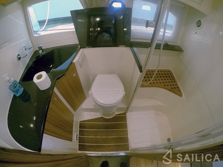 Marex 375 - Yacht Charter Sailica