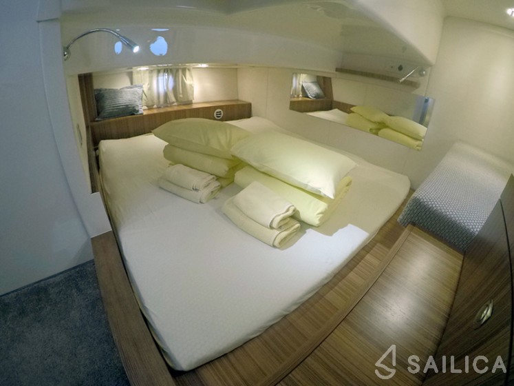 Marex 375 - Yacht Charter Sailica