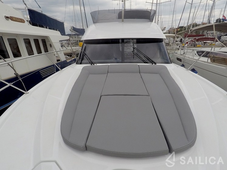 Antares 36 - Yacht Charter Sailica