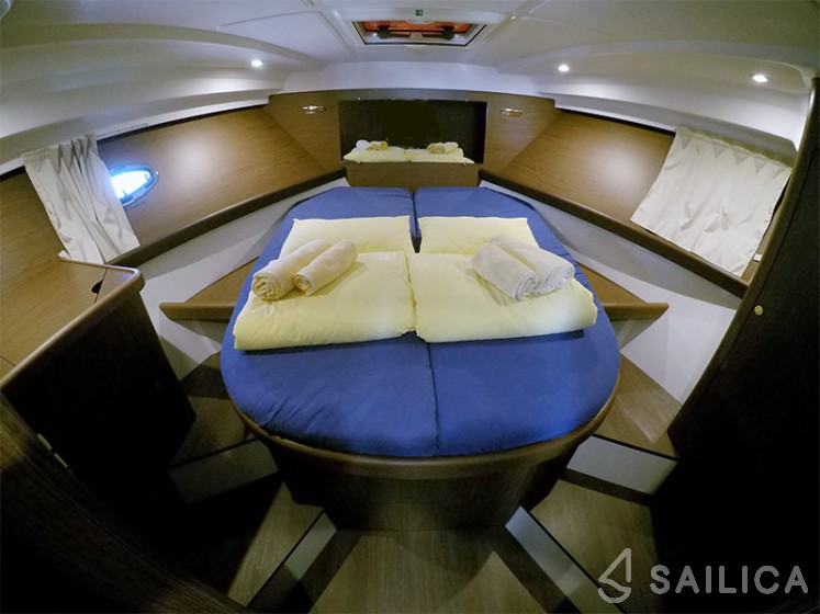 Antares 36 - Yacht Charter Sailica
