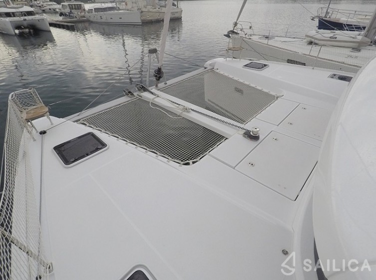 Lagoon 42 - Yacht Charter Sailica