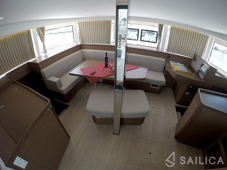 Lagoon 42 - Yacht Charter Sailica