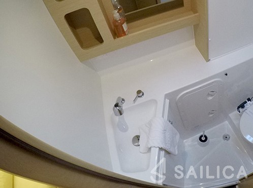 Lagoon 42 - Yacht Charter Sailica