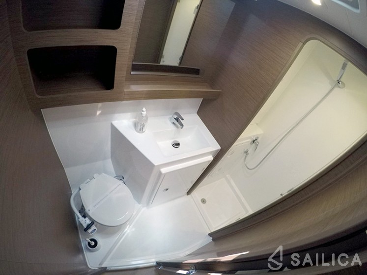 Lagoon 42 - Yacht Charter Sailica
