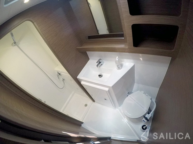 Lagoon 42 - Yacht Charter Sailica
