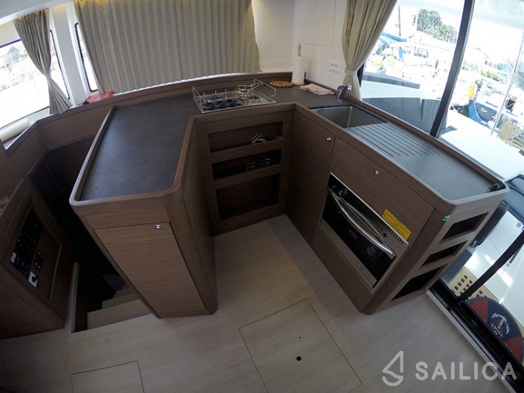 Lagoon 42 - Yacht Charter Sailica