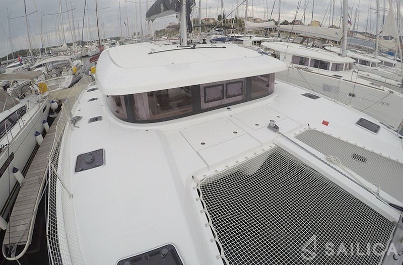Lagoon 42 - Yacht Charter Sailica