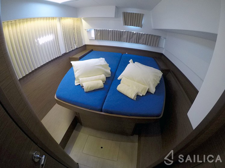 Lagoon 42 - Yacht Charter Sailica