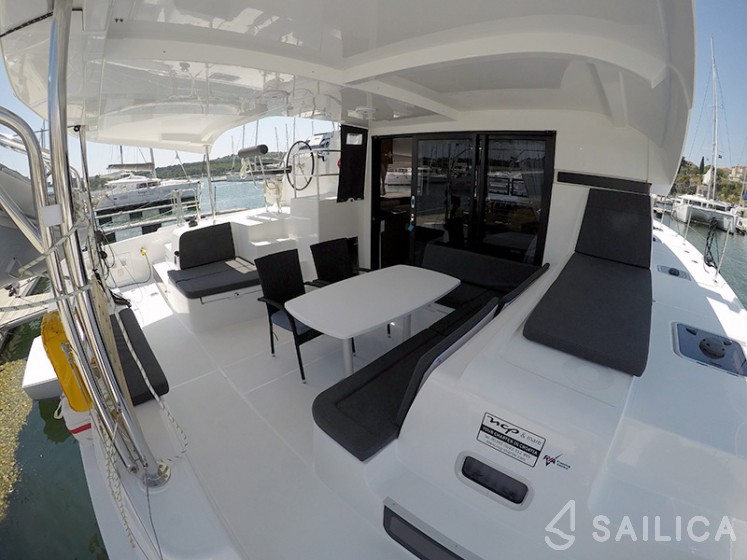 Lagoon 42 - Yacht Charter Sailica