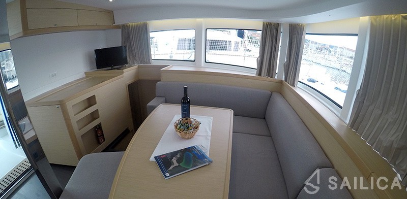Lagoon 42 - Yacht Charter Sailica