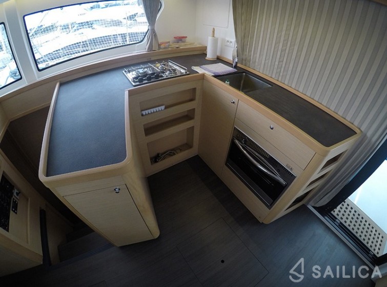 Lagoon 42 - Yacht Charter Sailica