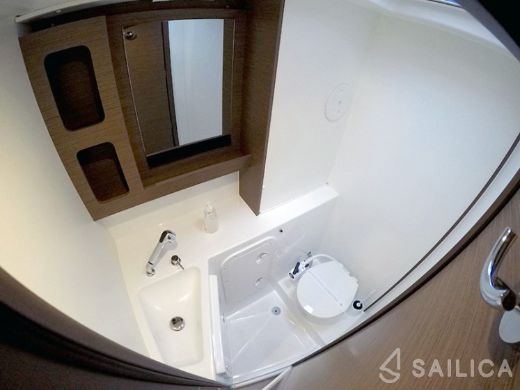 Lagoon 42 - Yacht Charter Sailica