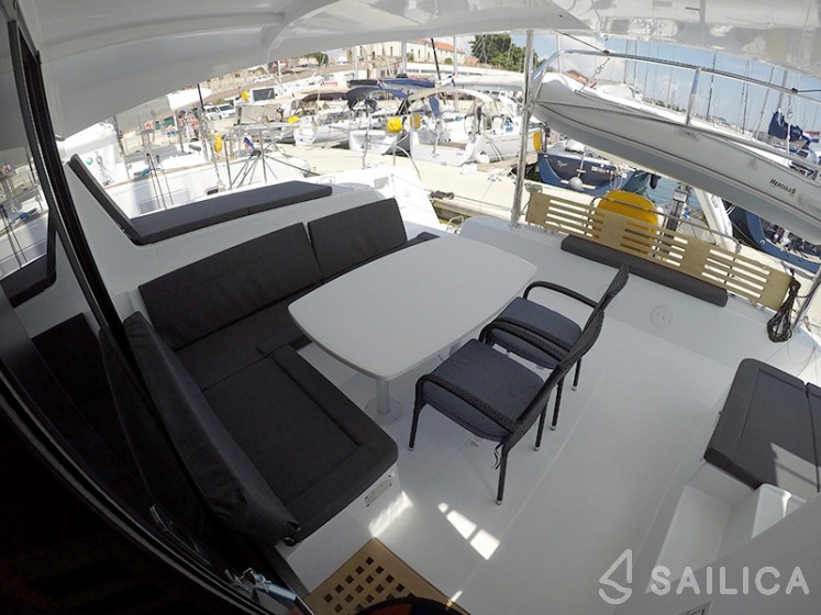 Lagoon 42 - Yacht Charter Sailica