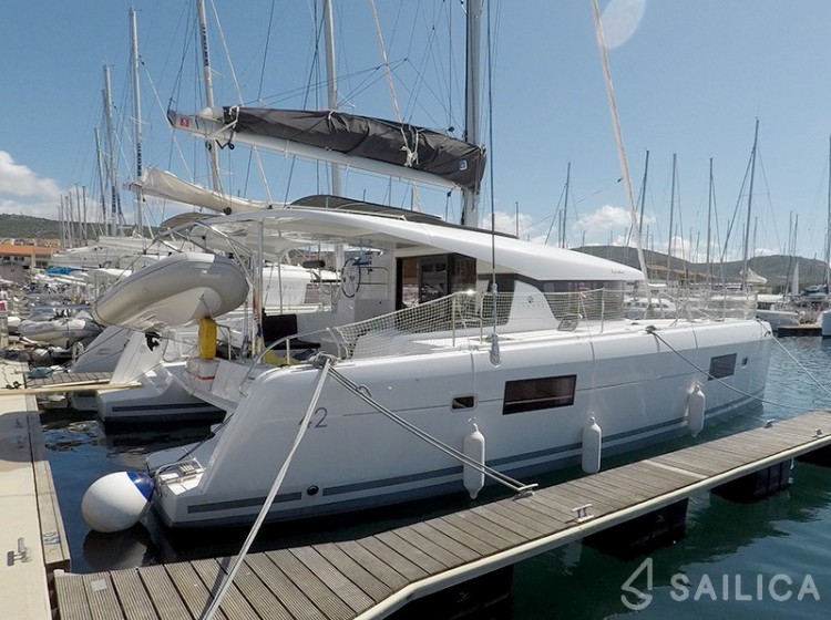 Lagoon 42 - Yacht Charter Sailica