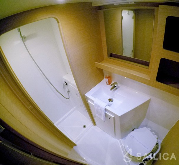 Lagoon 42 - Yacht Charter Sailica