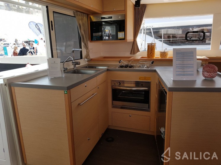 Lagoon 450 Sport - Yacht Charter Sailica
