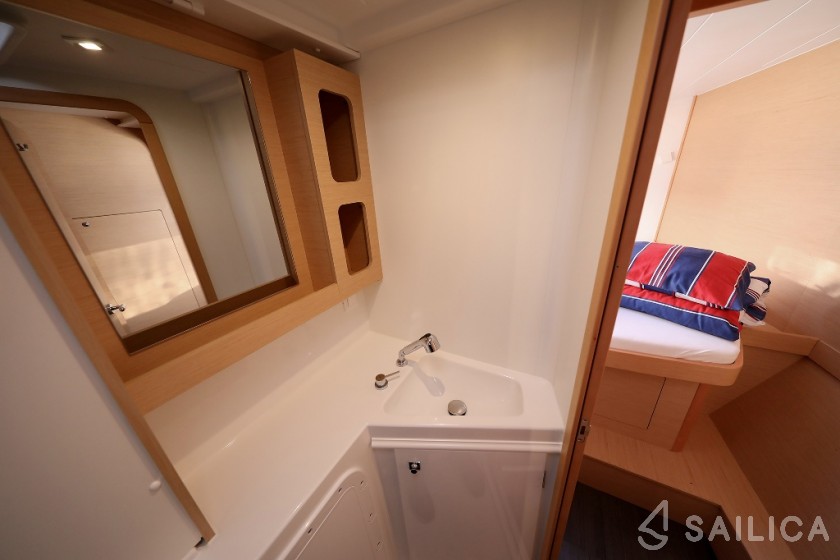 Lagoon 42 - Yacht Charter Sailica