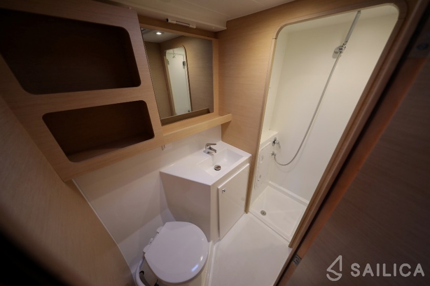 Lagoon 42 - Yacht Charter Sailica