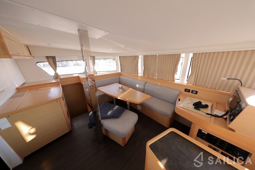 Lagoon 42 - Yacht Charter Sailica