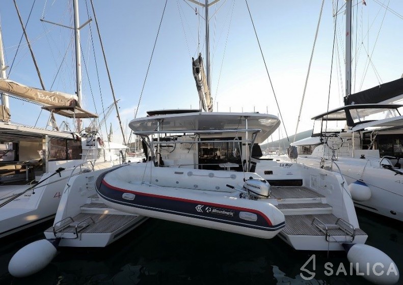 Lagoon 42 - Yacht Charter Sailica