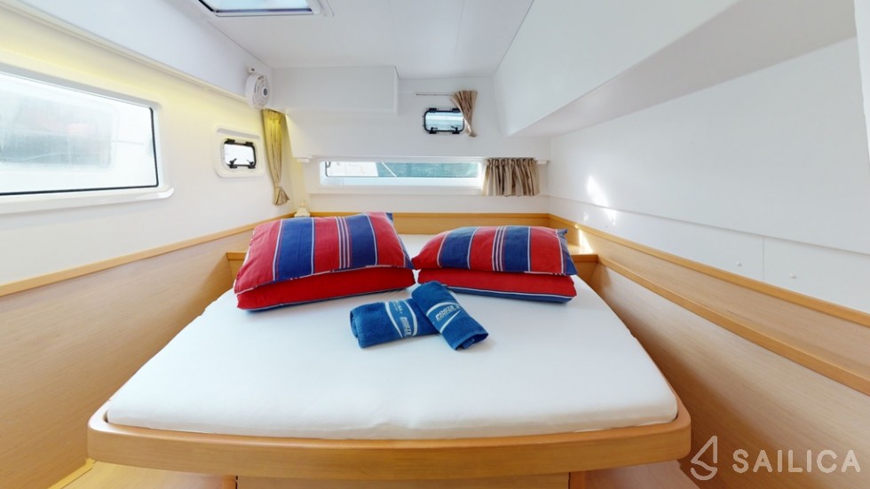 Lagoon 42 - Yacht Charter Sailica