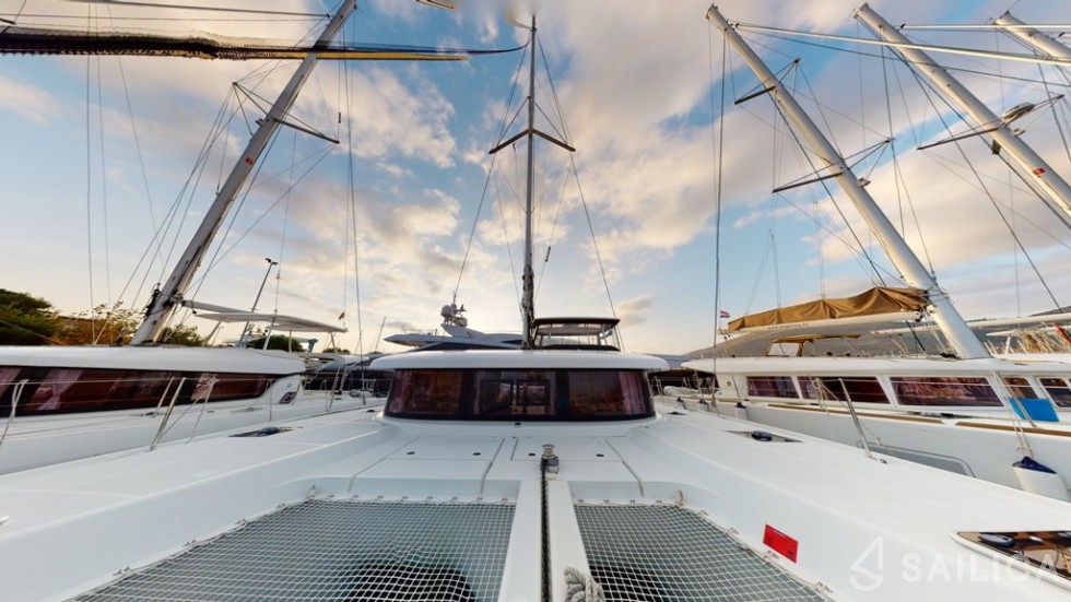 Lagoon 42 - Yacht Charter Sailica