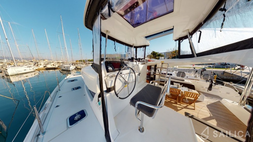 Lagoon 42 - Yacht Charter Sailica