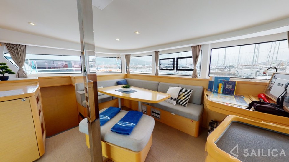 Lagoon 42 - Yacht Charter Sailica