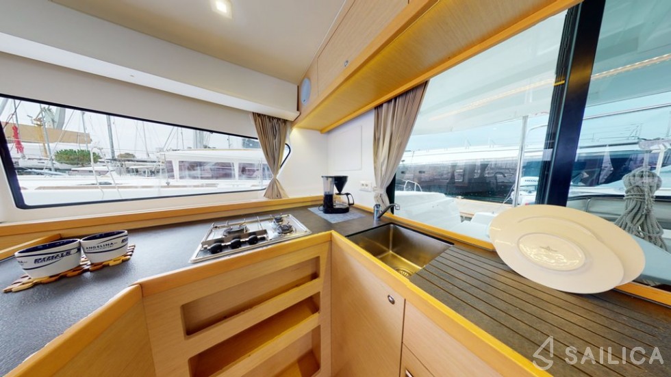 Lagoon 42 - Yacht Charter Sailica