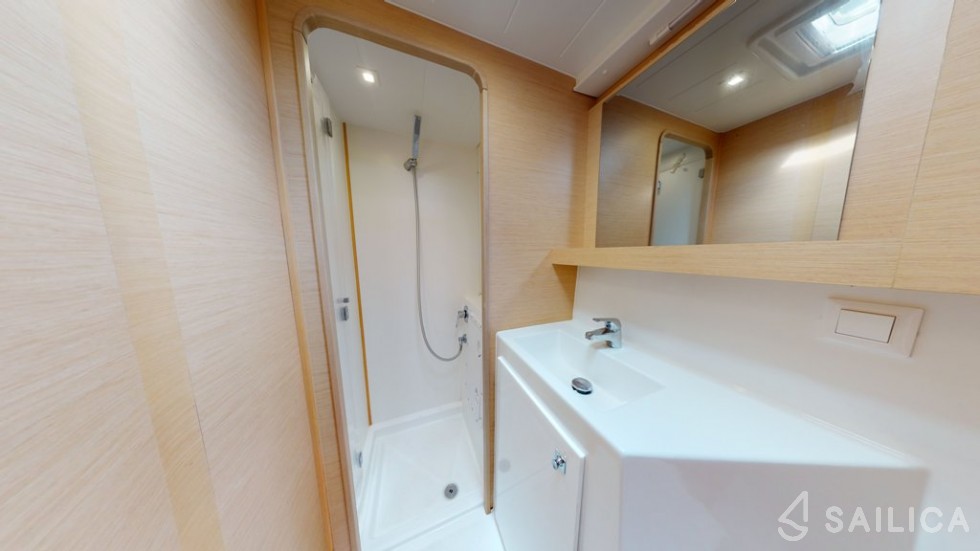 Lagoon 42 - Yacht Charter Sailica