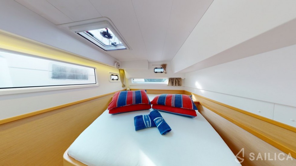 Lagoon 42 - Yacht Charter Sailica