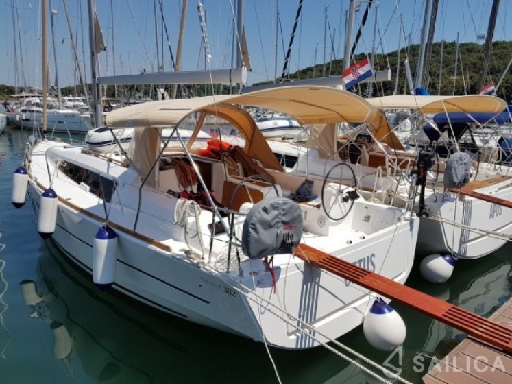 Dufour 382 GL - Yacht Charter Sailica