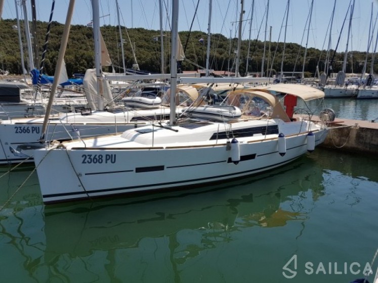 Dufour 382 GL - Yacht Charter Sailica